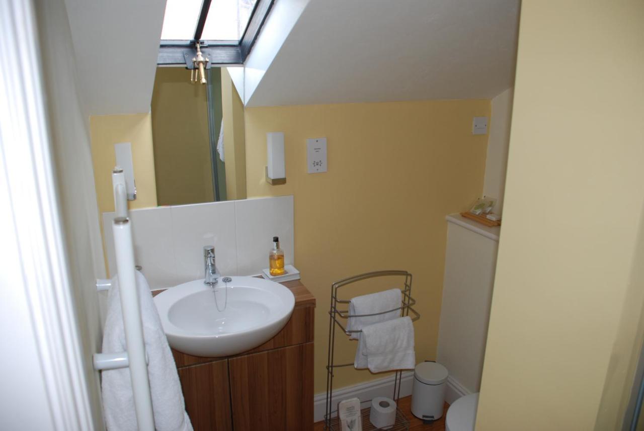 Over Studio Apartment Eksteriør billede