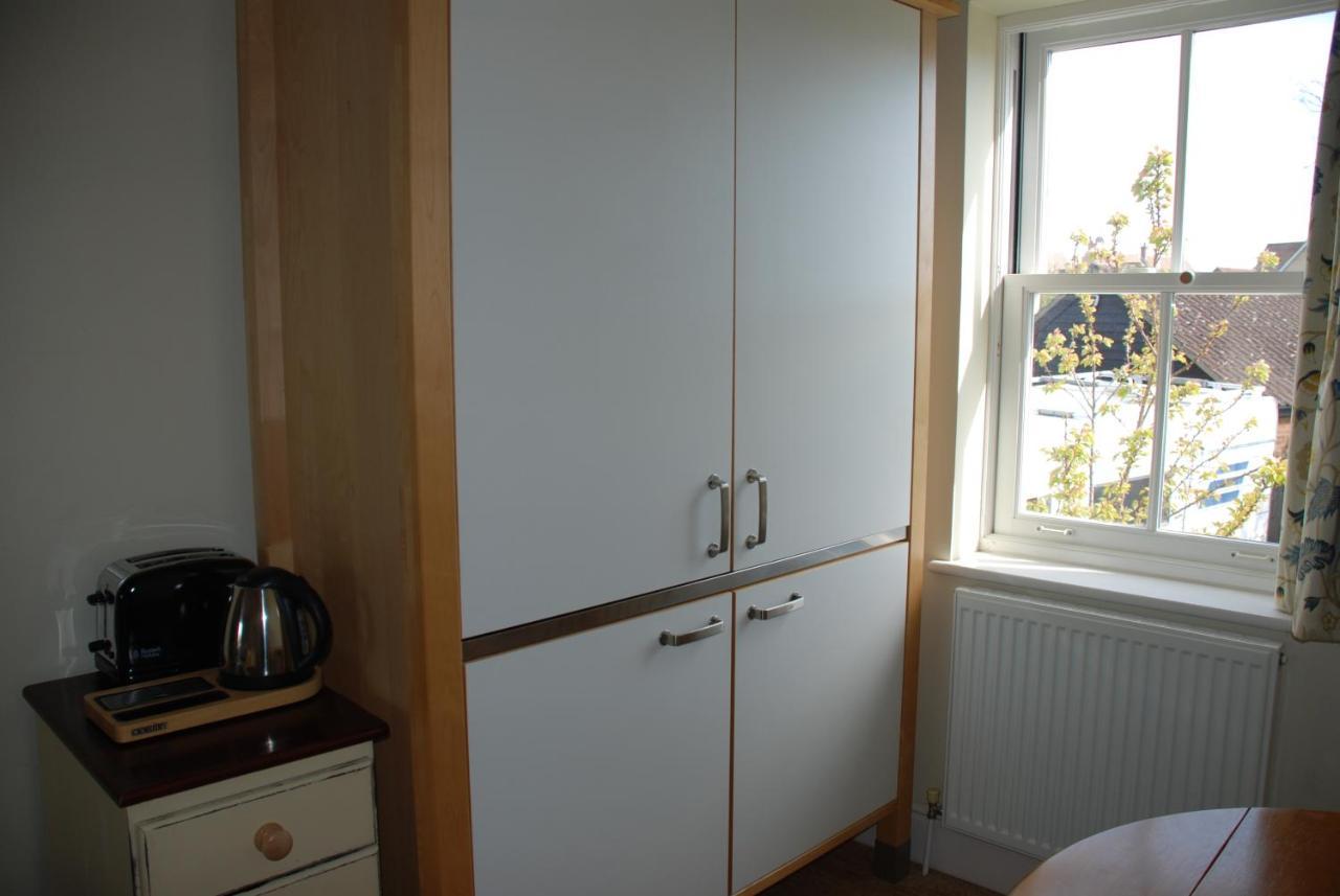 Over Studio Apartment Eksteriør billede